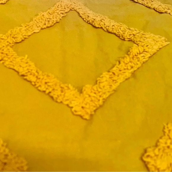 Rachel  Zoe Queen Comforter and 2 Pillowcases Mustard Yellow 100% Cotton - Picture 2 of 8